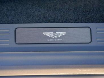 Aston Martin V8 Coupé — photo 23