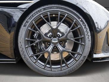 Aston Martin DB12 Volante — photo 3