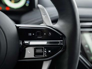 Aston Martin DB12 Volante — photo 22