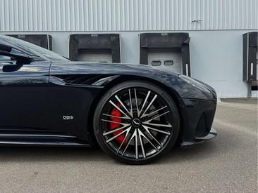 Aston Martin DBS 5.2 V12 725 SUPERLEGGERA — photo 6