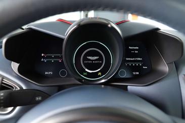 Aston Martin DBS Superleggera Coupé — photo 17