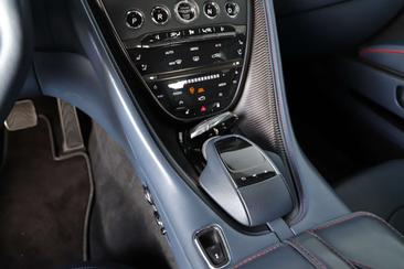 Aston Martin DBS Superleggera Coupé — photo 18