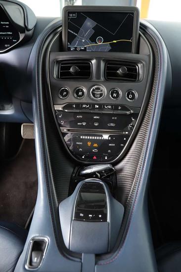 Aston Martin DBS Superleggera Coupé — photo 20