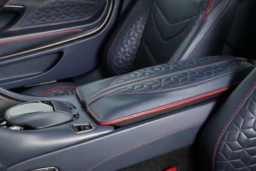 Aston Martin DBS Superleggera Coupé — photo 22