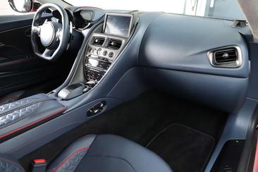 Aston Martin DBS Superleggera Coupé — photo 23