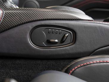 Aston Martin Vantage Roadster V12 Onyx Black — photo 22