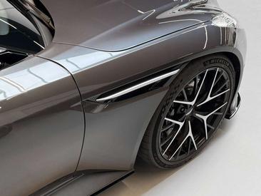 Aston Martin DB12 Volante — photo 25