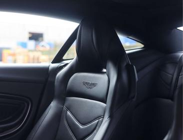 Aston Martin DBS 5.2 V12 Superleggera — photo 4