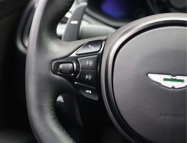 Aston Martin DBS 5.2 V12 Superleggera — photo 38