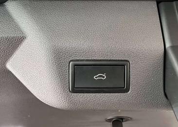Volkswagen Multivan Style — photo 11