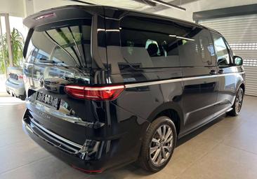 Volkswagen Multivan Style — photo 18