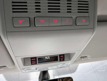 Volkswagen Multivan Highline — photo 8