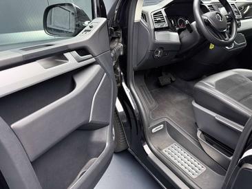 Volkswagen Multivan Highline — photo 9