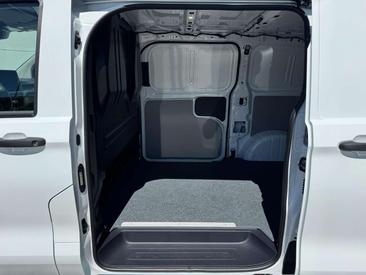 Volkswagen Transporter — photo 16