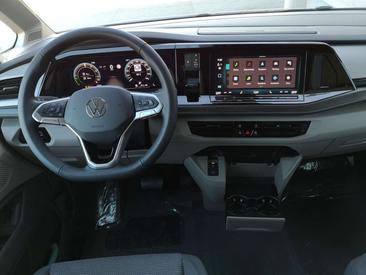 Volkswagen Multivan Hybrid 4Motion Sport Edition — photo 6