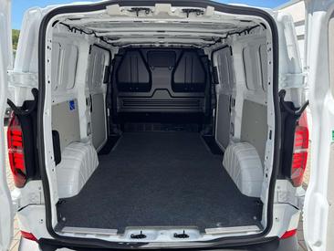 Volkswagen Transporter — photo 18