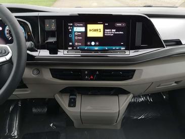 Volkswagen Multivan Hybrid 4Motion Elegance — photo 8