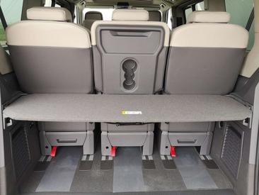 Volkswagen Multivan Hybrid Elegance — photo 11