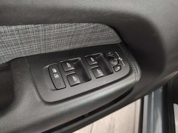 Volvo XC60 B4 Core — photo 9