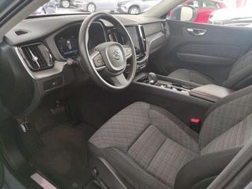 Volvo XC60 B4 Core — photo 10