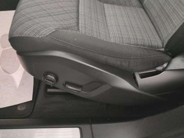 Volvo XC60 B4 Core — photo 12
