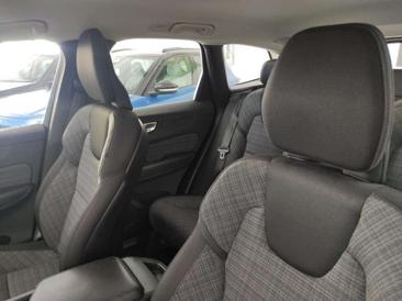 Volvo XC60 B4 Core — photo 16