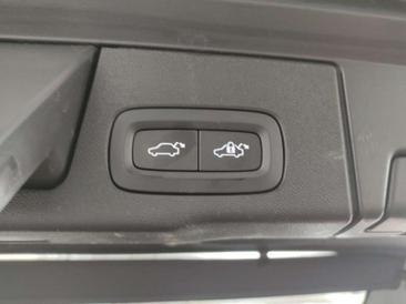 Volvo XC60 B4 Core — photo 19