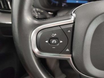 Volvo XC60 B4 Core — photo 22