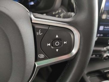Volvo XC60 B4 Core — photo 23