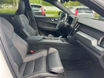 Volvo XC60 T6 Recharge Plus — photo 25