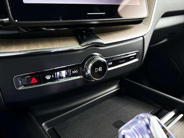 Volvo XC60 T6 Recharge Plus — photo 28