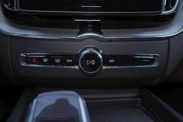 Volvo XC60 T6 Recharge Plus — photo 9