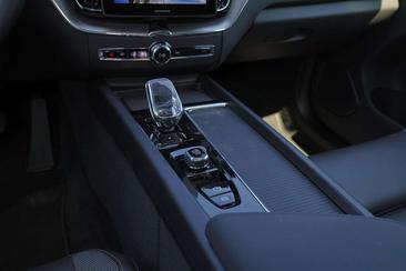 Volvo XC60 T6 Recharge Plus — photo 10