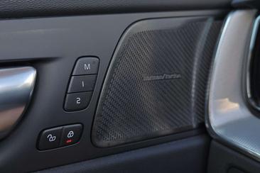 Volvo XC60 T6 Recharge Plus — photo 11