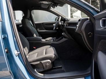 Volvo XC40 Recharge Core — photo 3