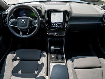 Volvo XC40 Recharge Core — photo 8