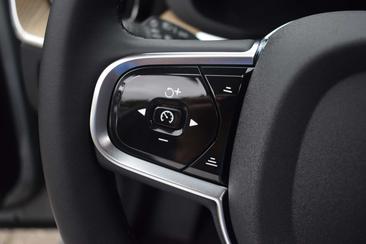 Volvo XC60 T6 Recharge Plus — photo 33