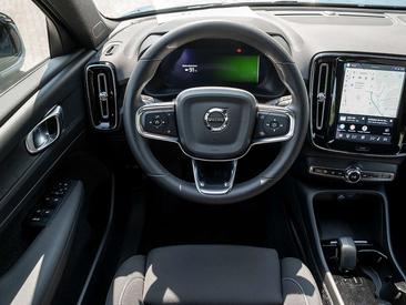 Volvo XC40 Recharge Core — photo 9