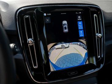 Volvo XC40 Recharge Core — photo 12