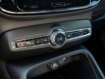 Volvo XC40 Recharge Core — photo 16