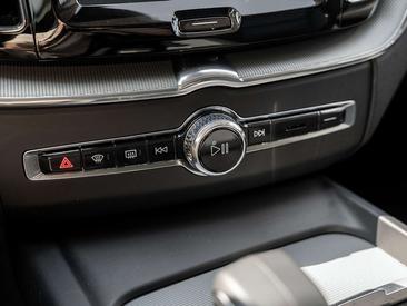 Volvo XC60 T6 Recharge Inscription — photo 18