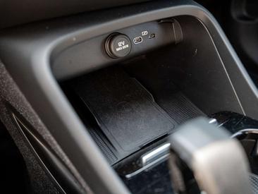 Volvo XC40 Recharge Core — photo 17