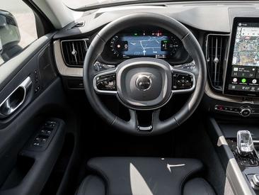 Volvo XC60 T8 Recharge Plus — photo 10