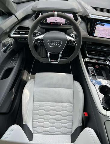Audi E-tron GT — photo 15