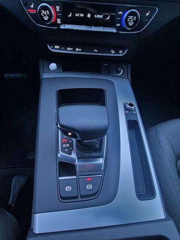 Audi Q5 40 TDI — photo 12