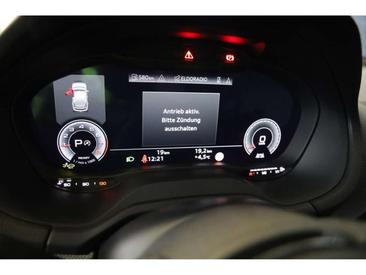 Audi Q2 S Line — photo 22