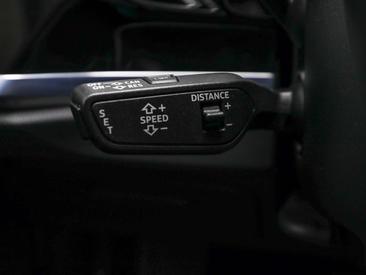Audi Q3 45 TFSI E — photo 10