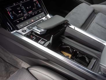 Audi Q8 E-tron S Line 55 — photo 16