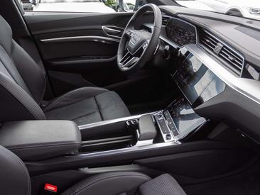 Audi Q8 E-tron S Line 55 — photo 25