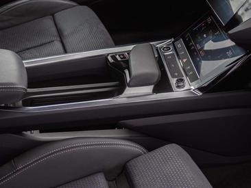 Audi Q8 E-tron S Line 55 — photo 26